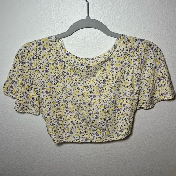 Floral Tie-Front Crop Top - Picture 3 of 3